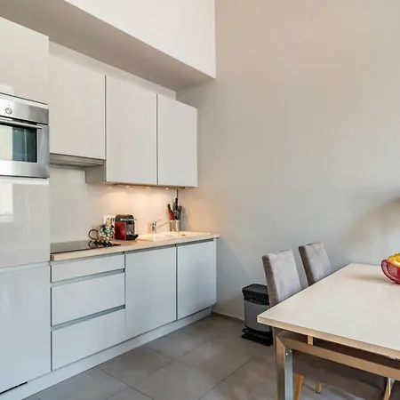 Beautiful 2 Bedroom In The Heart Of Apartment