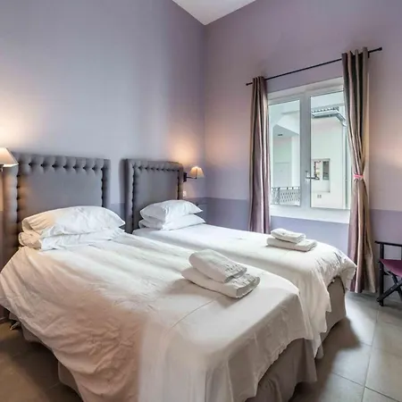 Beautiful 2 Bedroom In The Heart Of Apartment *